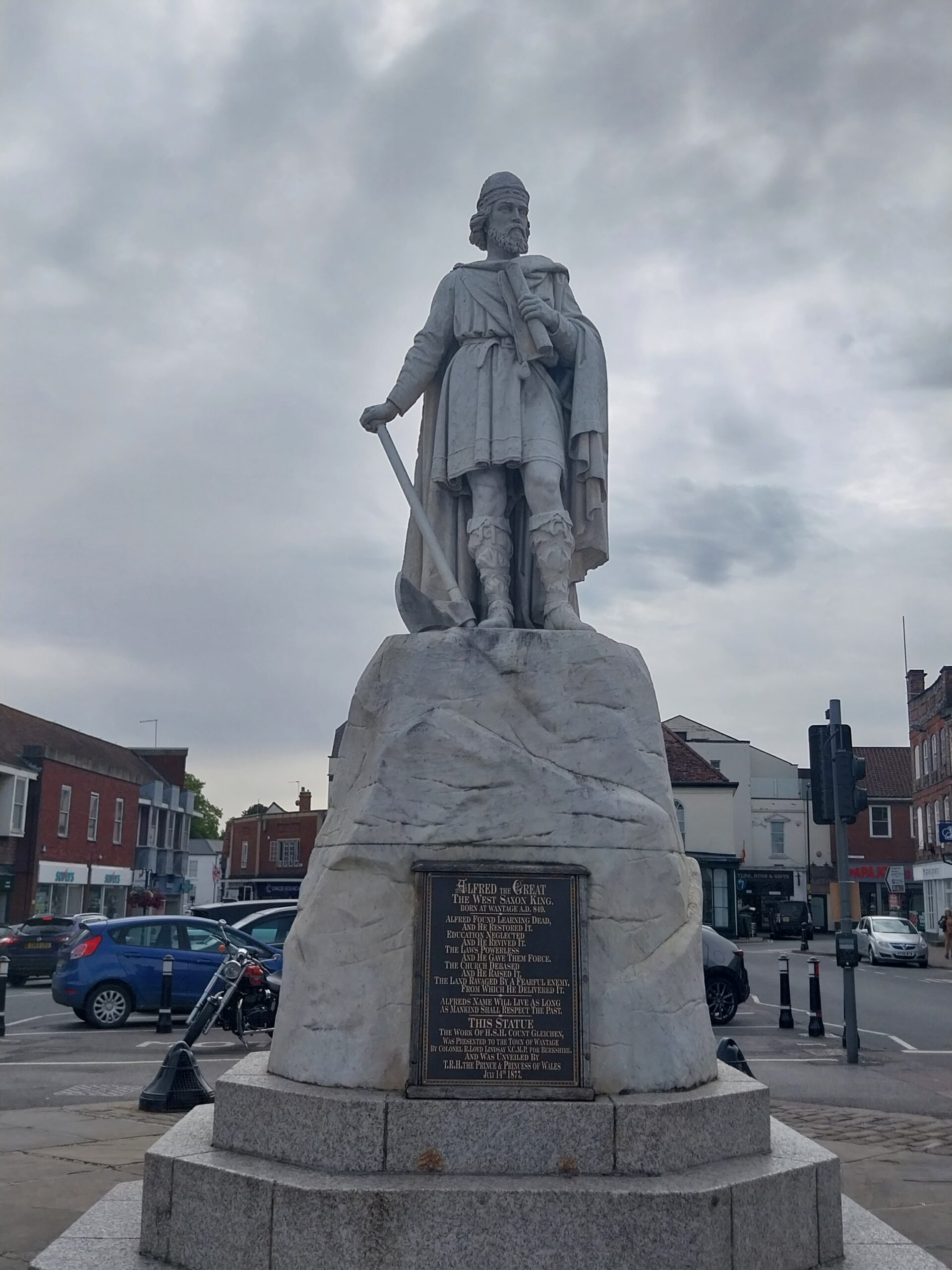 Picture of statue of Alfred The Great in the Market Square, Wantage. Taken on a very rare dry August day!